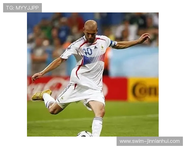 足球衣10号背后的传奇球星是谁 揭秘足坛10号位的历史与辉煌